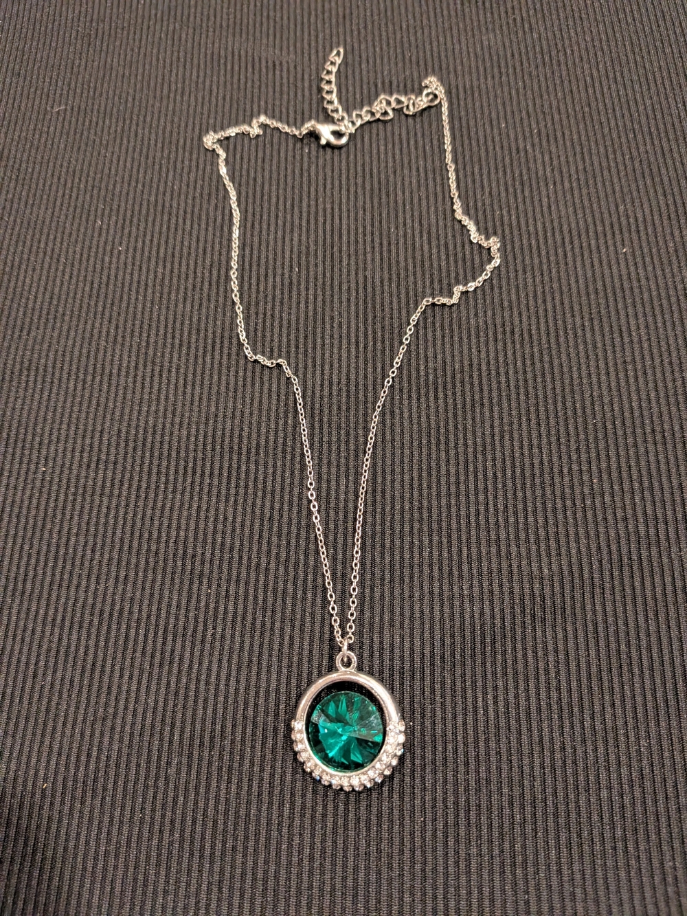 B#4: Silver Tone Necklace 10.5" A Round Faceted Green Stone With A Textured